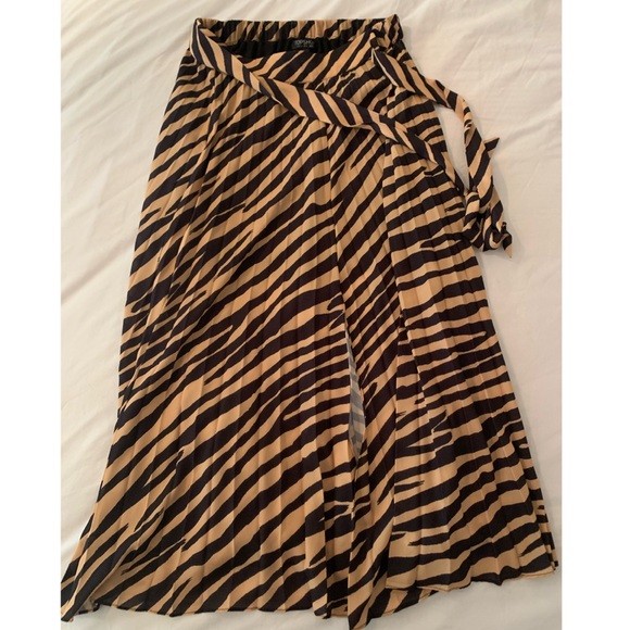 COPY - TOPSHOP Zebra Print Pleated Midi Skirt - Picture 4 of 4